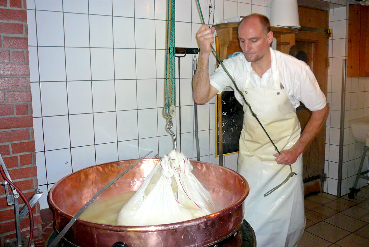 Käseherstellung auf der Alpe Derb